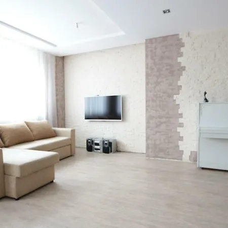 Apartment Просторная 4-Комнатная Квартира *