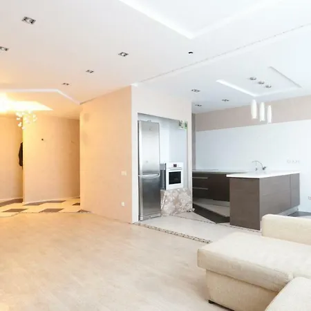 Apartment Просторная 4-Комнатная Квартира *